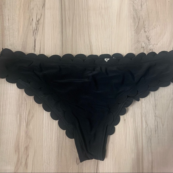 Abercrombie and Fitch Scalloped Bikini Bottom Size Medium - Picture 1 of 5